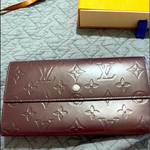 Authentic Louis Vuitton tri food wallet